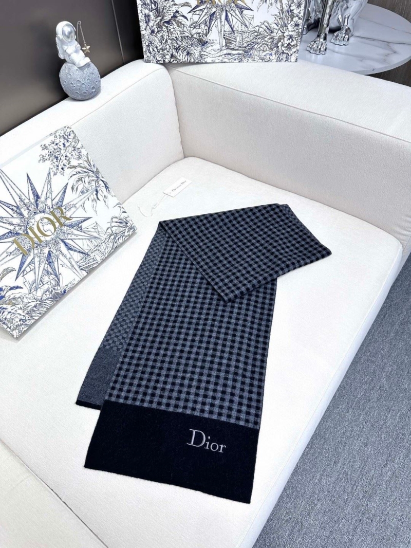 CHRISTIAN DIOR